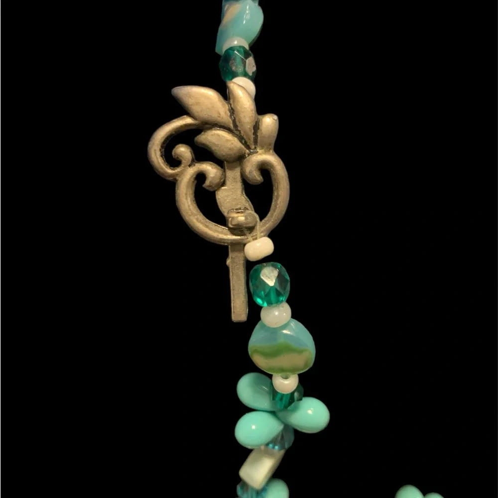 Vintage‎ blue and green stone beaded toggle clasp choker necklace 8”